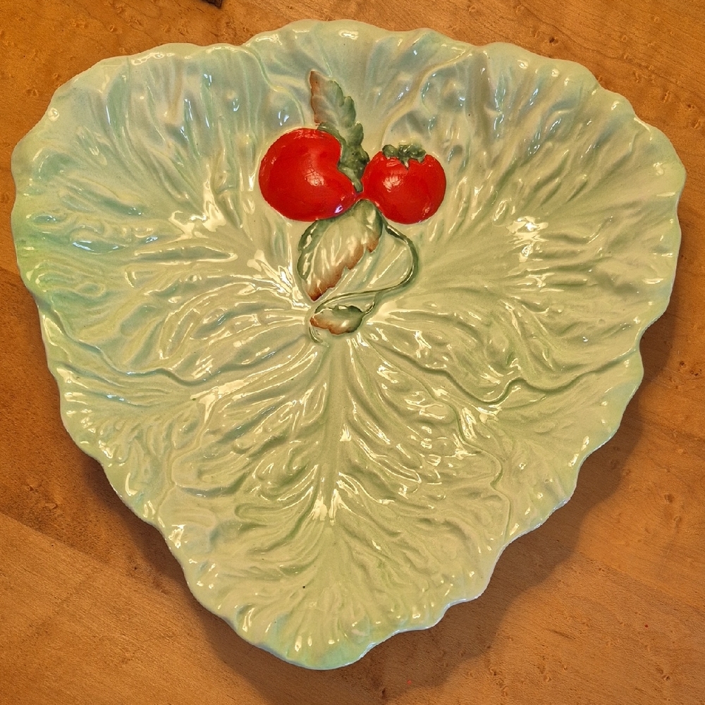 Leaf-Shaped Green and Red Serveware Plate